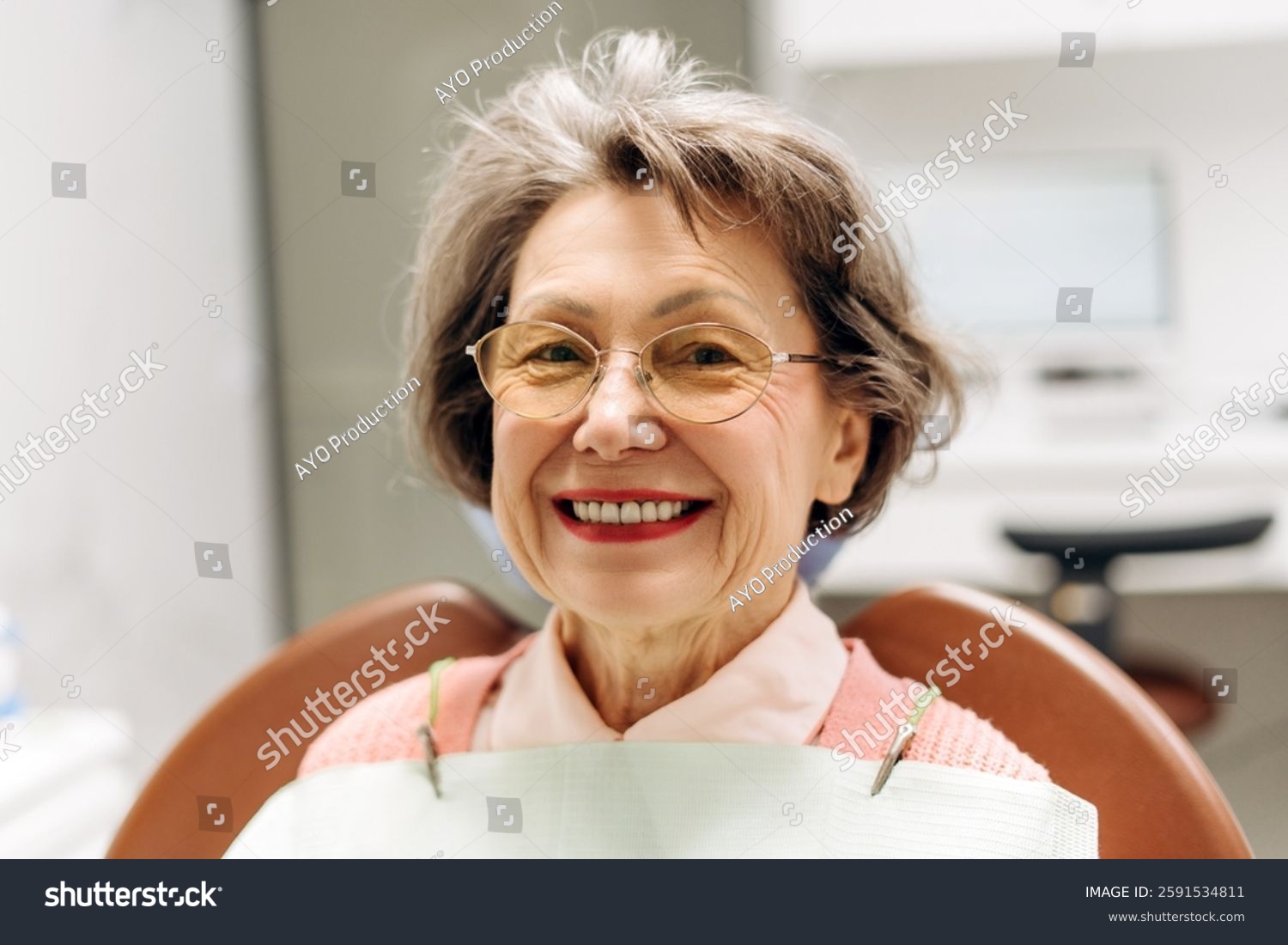Modern dentures with natural shade and contour